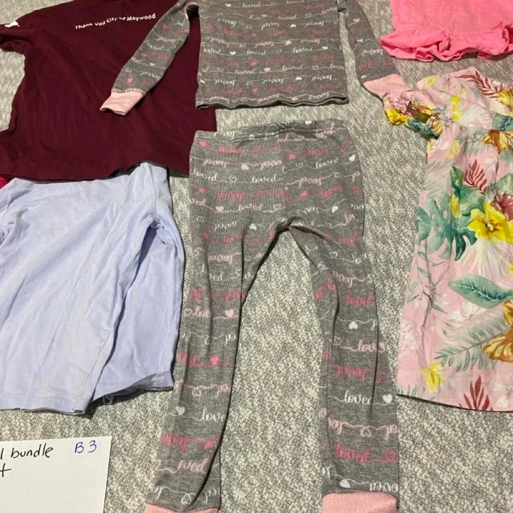 Girls 3+  clothes bundle. SKU-B3